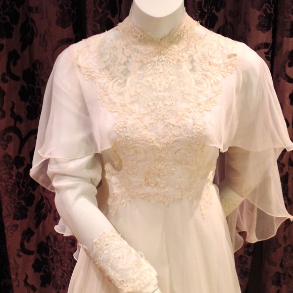 Vintage wedding dress - Picture 3 of 5